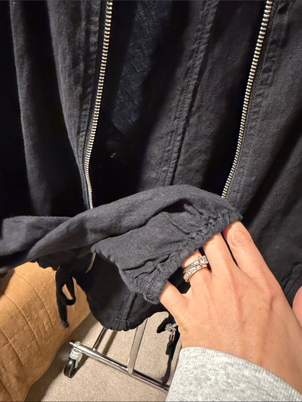 Evereve Black 100% Linen Relaxed Noa Bomber Jacket - Picture 6 of 7